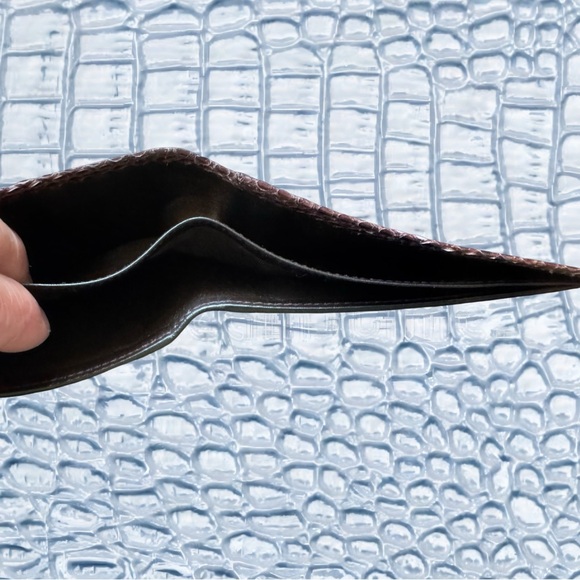 EUC Gucci Burgundy Exotic Lizard Leather Bi-Fold Wallet with Silver ‘G’ Logo - Picture 6 of 7